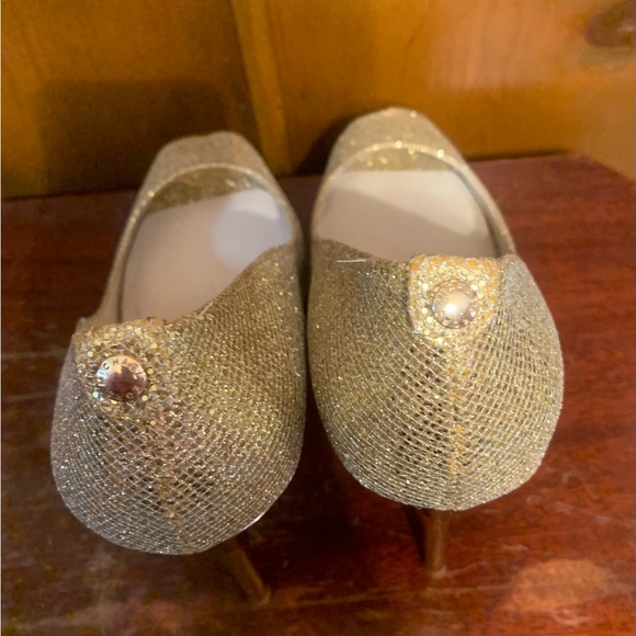 Kept in original box, classy, Michael Kors beautiful high heels. GREAT condition - Picture 10 of 14